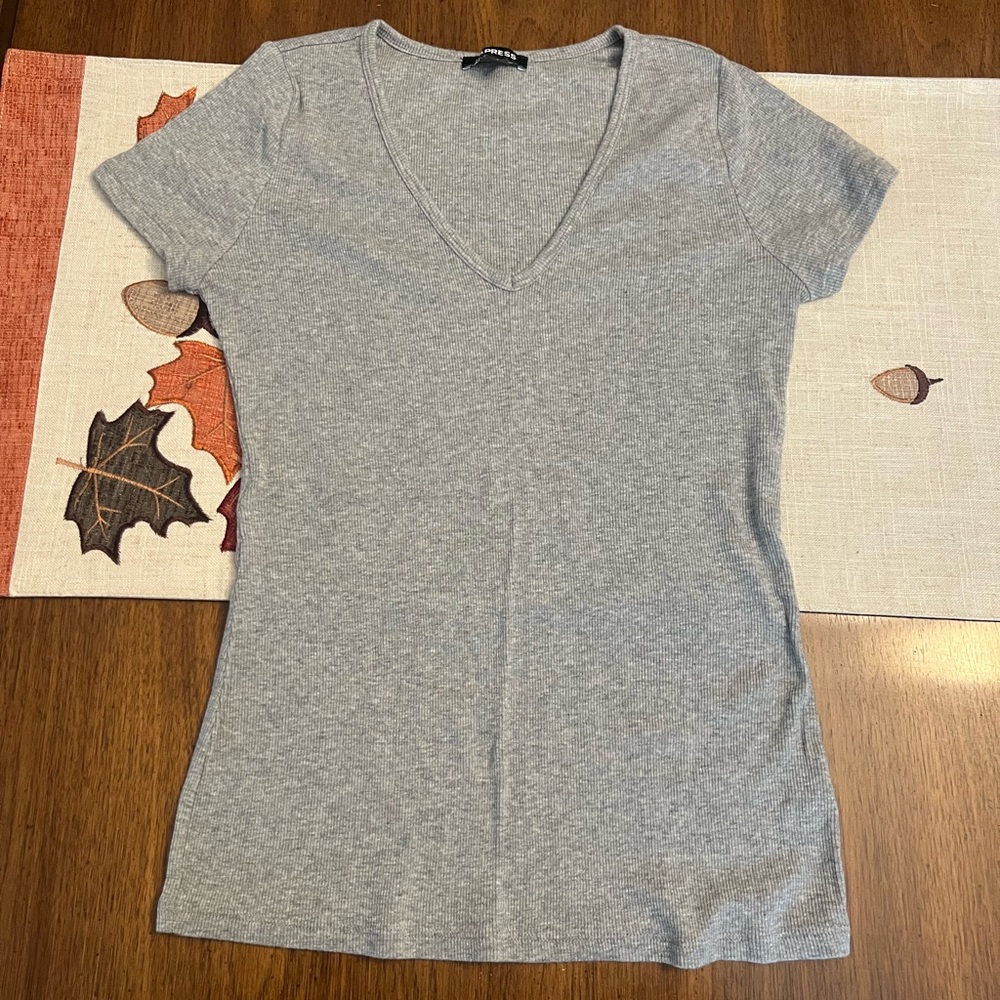 Express V-Neck Ribbed Tees - Picture 3 of 4